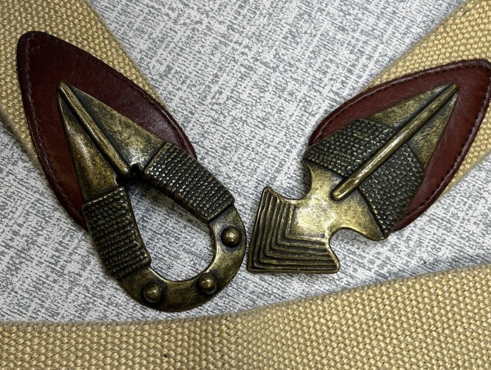 Vintage Omega Arrowhead Stretch Belt Beige Art Ornate Metal Leather Buckle XL